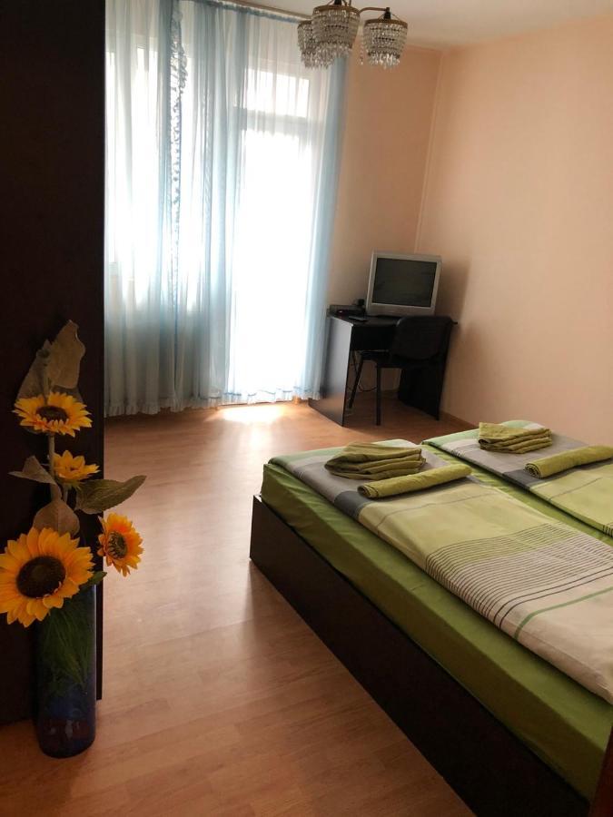 Central House Blagoevgrad Buitenkant foto